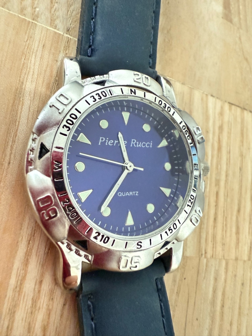 Pierre Rucci blue dial silver tone fashion watch NEW BATTERY